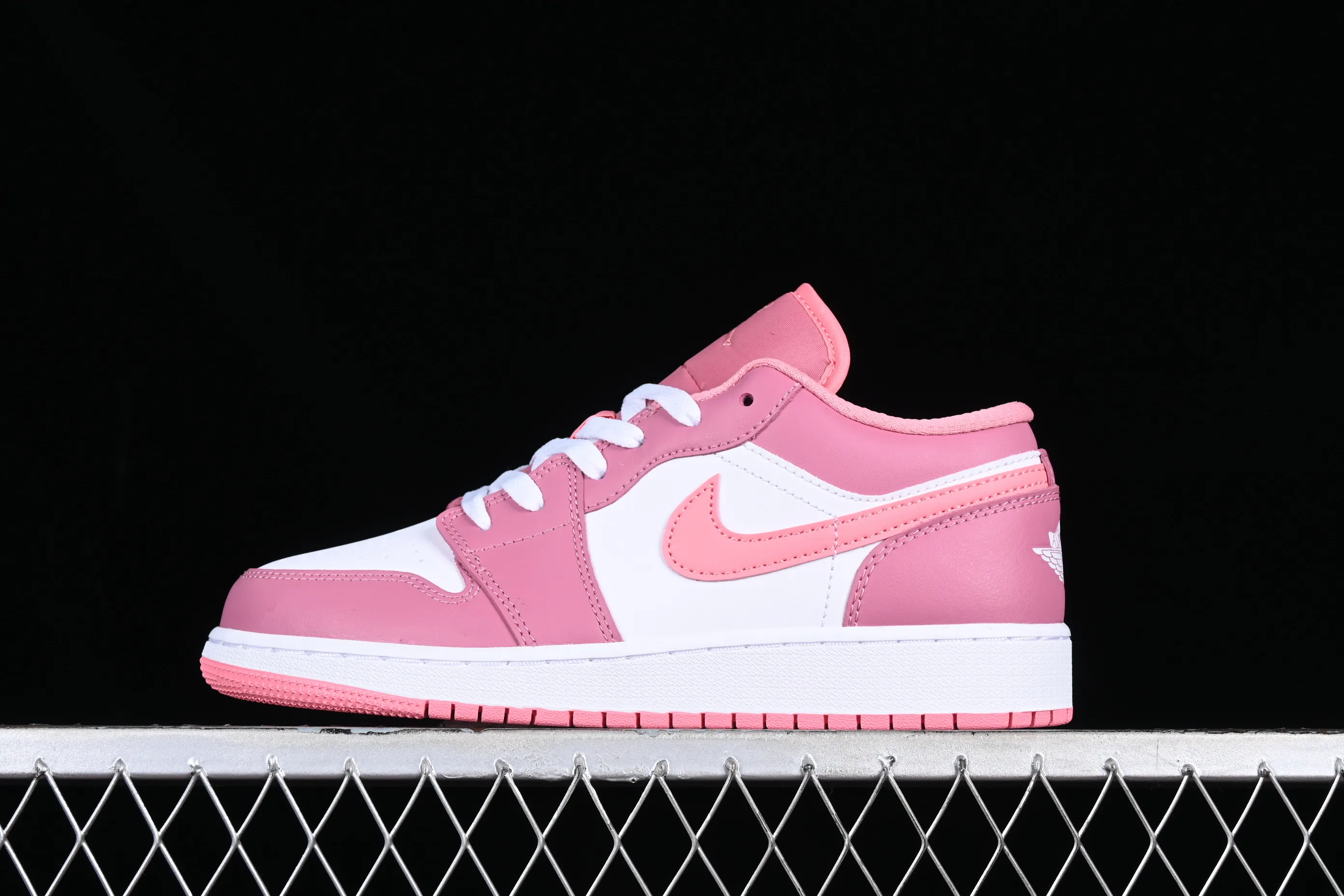 All categories Air Jordan Jordan series basketball shoes Air Jordan 1 Low G version pure original Air Jordan 1 Low "Desert Berry" AJ1 Joe 1 pink and white low-top cultural basketball shoes 553560-616